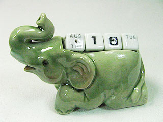 陶製ゾウの万年カレンダー クリック！！