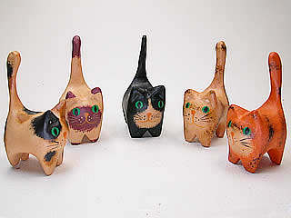 ネコ雑貨・バリ島の木彫りネコ「猫目しっぽ茶ネコ4」